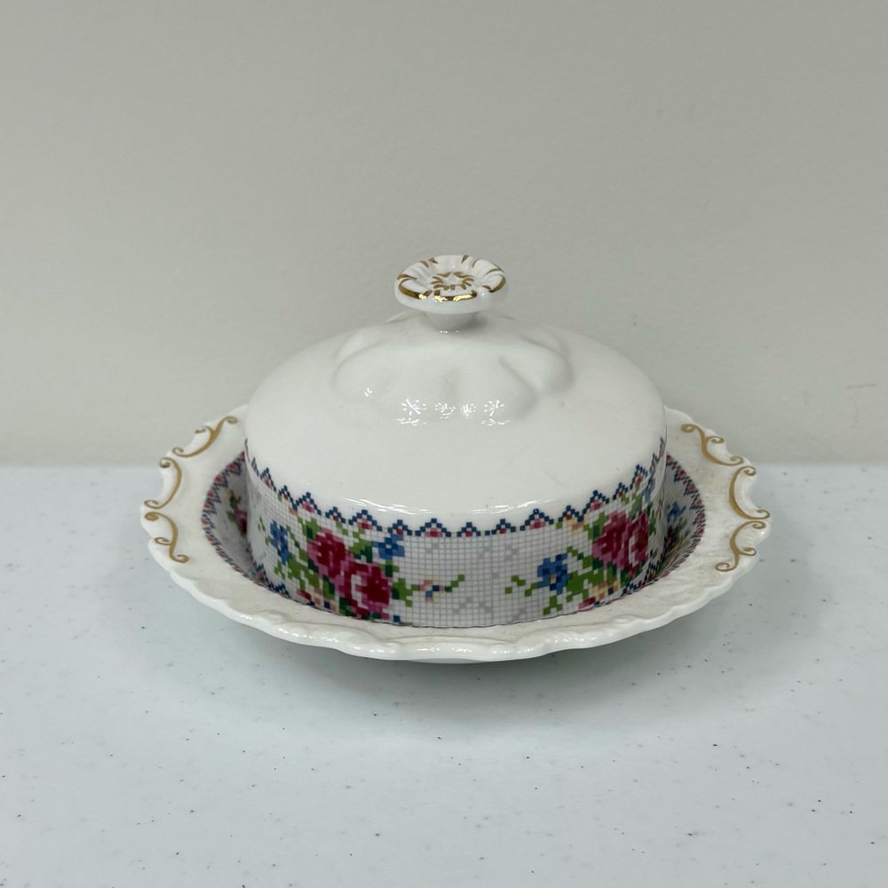 Royal Albert Petit Point Round Covered Butter Dish RARE 5.5” in Mint Condition